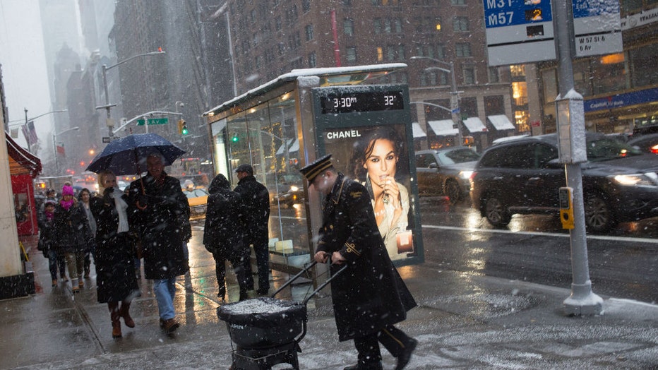 Holiday-shoppers-New-York-City.jpg