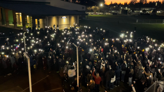 Hundreds gather to mourn 5 family members killed in a fire