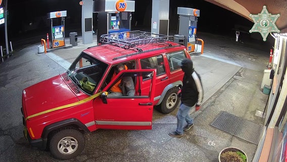 VIDEO: Whatcom County deputies seek ATM robbery suspects in Blaine