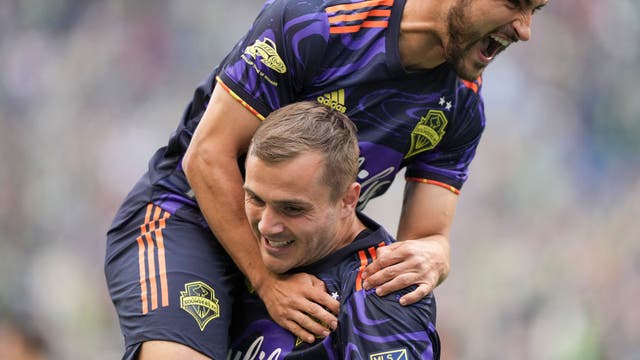 Sounders FC signs Jordan Morris, Cristian Roldan to 5-year deals
