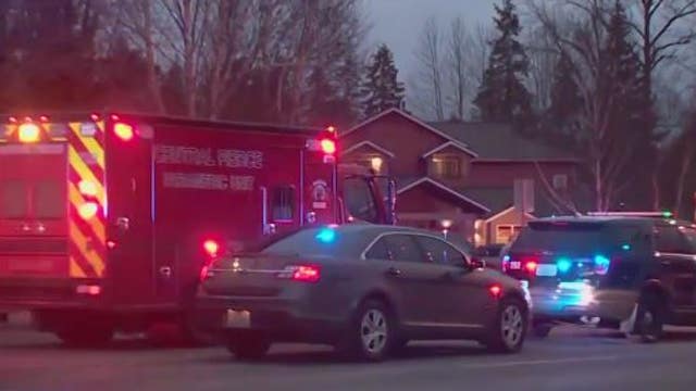 2 Puyallup police officers shot during standoff; suspect in custody