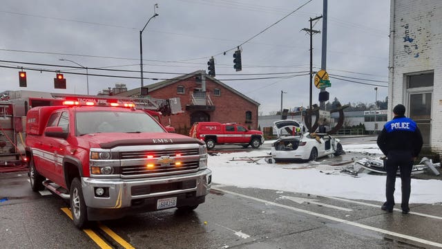 One dead after car crashes into a pole in Tacoma, investigation underway