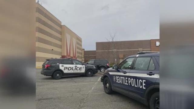 Police: 5 teens fled robbery in stolen vehicles, tried to lose police inside Federal Way mall