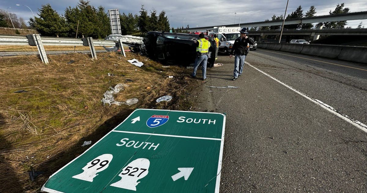 Man injured after rollover crash on I-5 in Everett | FOX 13 Seattle