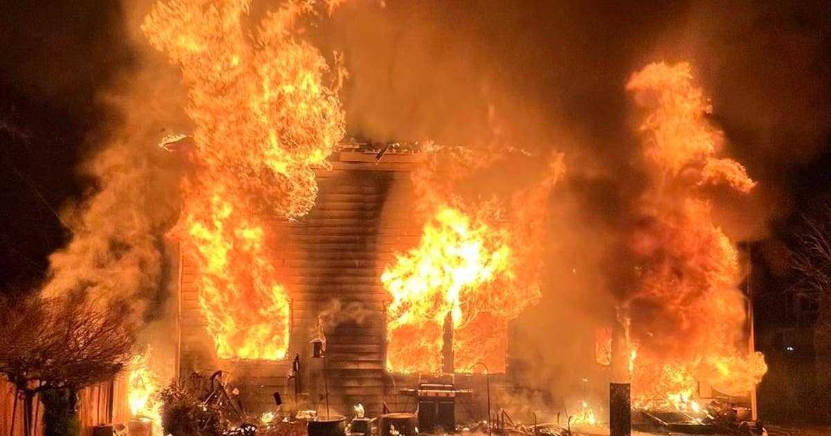 Crews investigate massive house fire in Mill Creek | FOX 13 Seattle