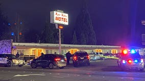 'There has been a murder:' Police searching for suspect after 2 people killed in Kent motel