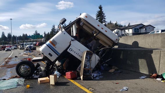 2 seriously hurt in crash involving RV on I-5 North in Everett