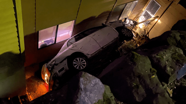 Teen arrested after fleeing police in stolen vehicle, crashing it into apartment building