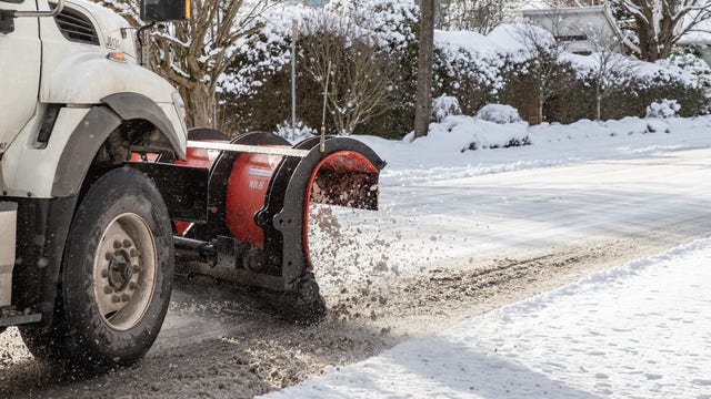 Western Washington wakes up to fresh snow, more expected this week