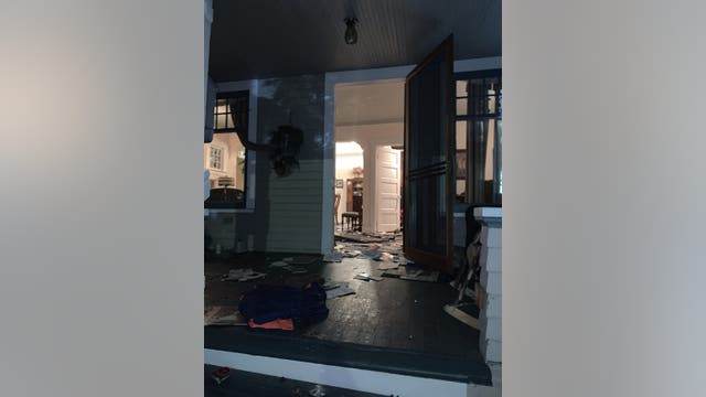 Man enters elderly Seattle couple's home and barricades inside; plays the piano and sleeps on the bed