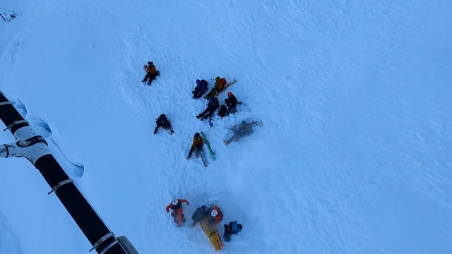 Injured snowboarder rescued by helicopter near Snoqualmie Pass