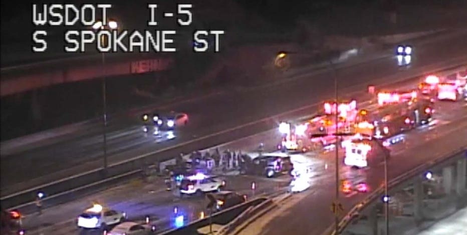 2 killed in I-5 car crash, state troopers seek suspects who fled scene