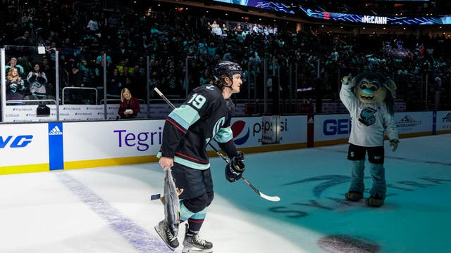 Jared McCann scores 31st goal of season, Kraken beat Ducks 5-2