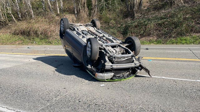 Police investigate deadly rollover crash in Renton