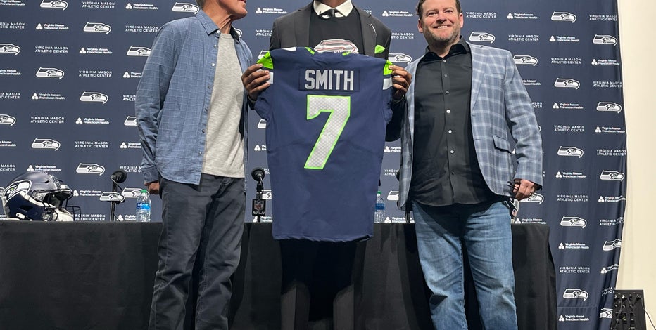 Smith signing new contract a 'great day' for Seahawks