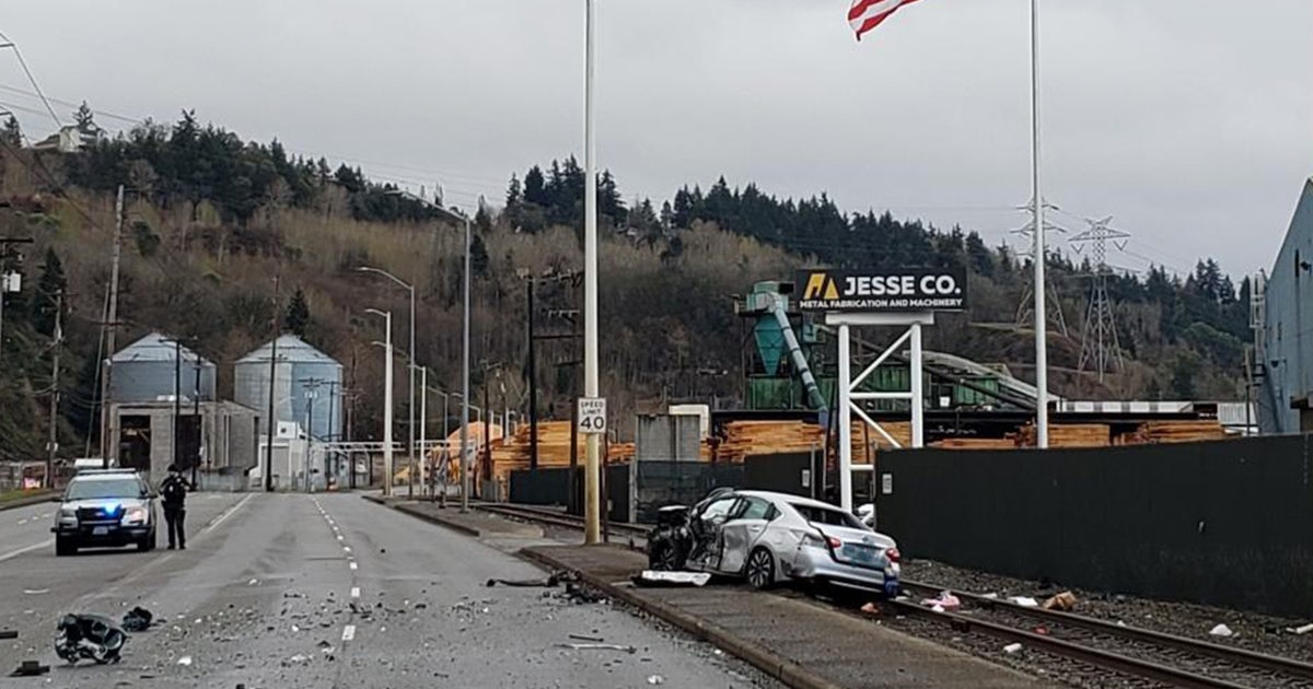 Police investigate deadly 2-car crash in Tacoma | FOX 13 Seattle