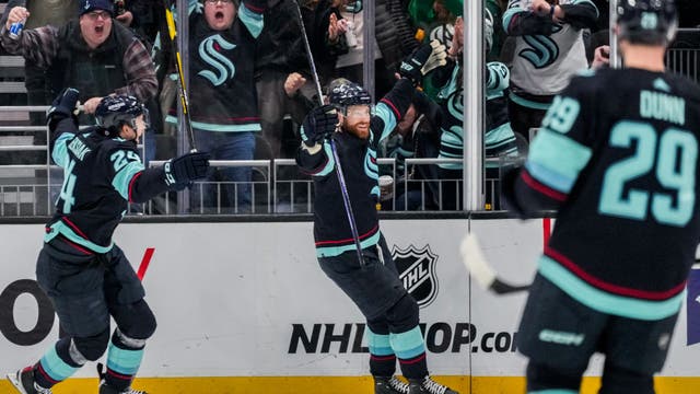 Jared McCann scores 39th goal of season, Kraken roll to 7-3 win over Blackhawks