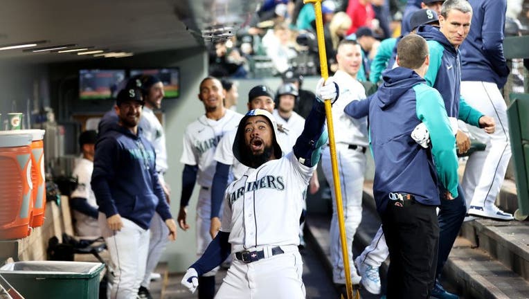 Mariners snap 3-game losing streak, top Cardinals 5-2