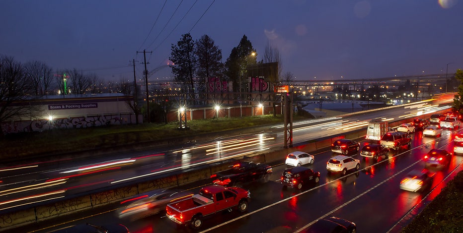 Oregon man throws thousands of dollars in cash on I-5 freeway