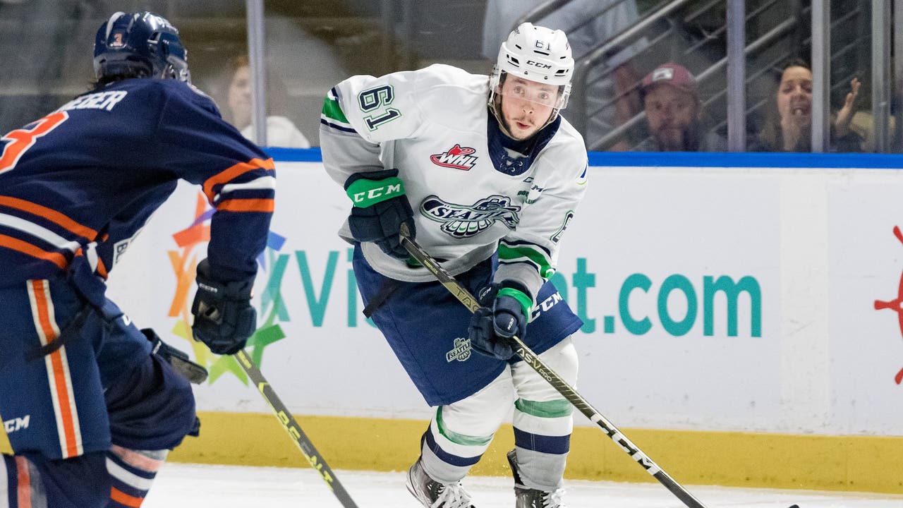 Kyle Crnkovic hat trick carries T-Birds to 6-3 win over Peterborough Petes in first game of Memorial Cup