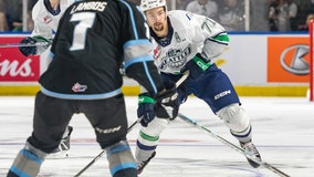T-Birds beat Ice 4-2 in Game 4, move within reach of WHL Championship