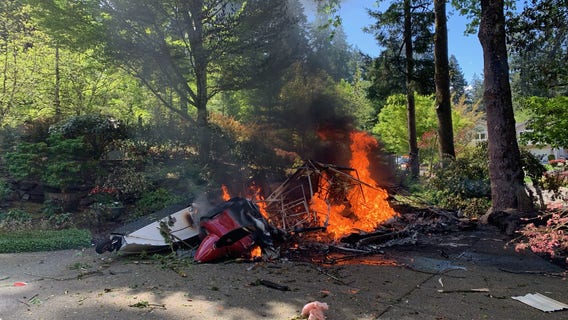 2 injured after small plane crashes outside Lakewood home