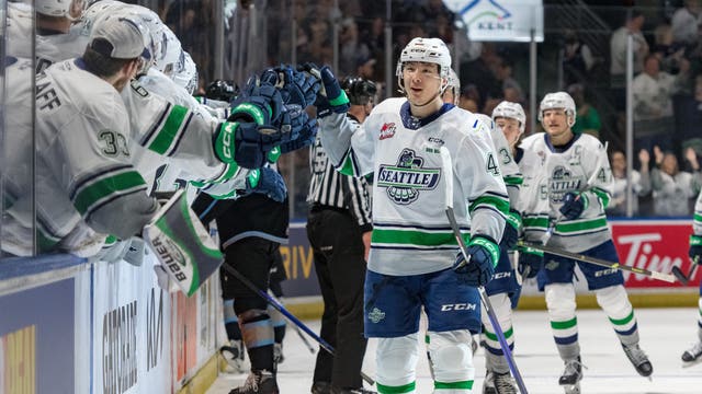 Jeremy Hanzel scores twice, T-Birds beat Winnipeg 6-3 in Game 3 of WHL Championship