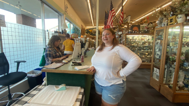 Auburn business owner installs "hog wire" to try to prevent theft, meets with police chief about crime