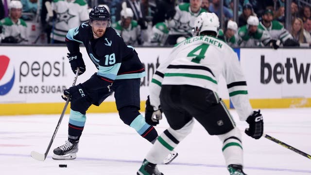 Stars ride 4-goal 2nd period to 6-3 win over Kraken in Game 4 to level series