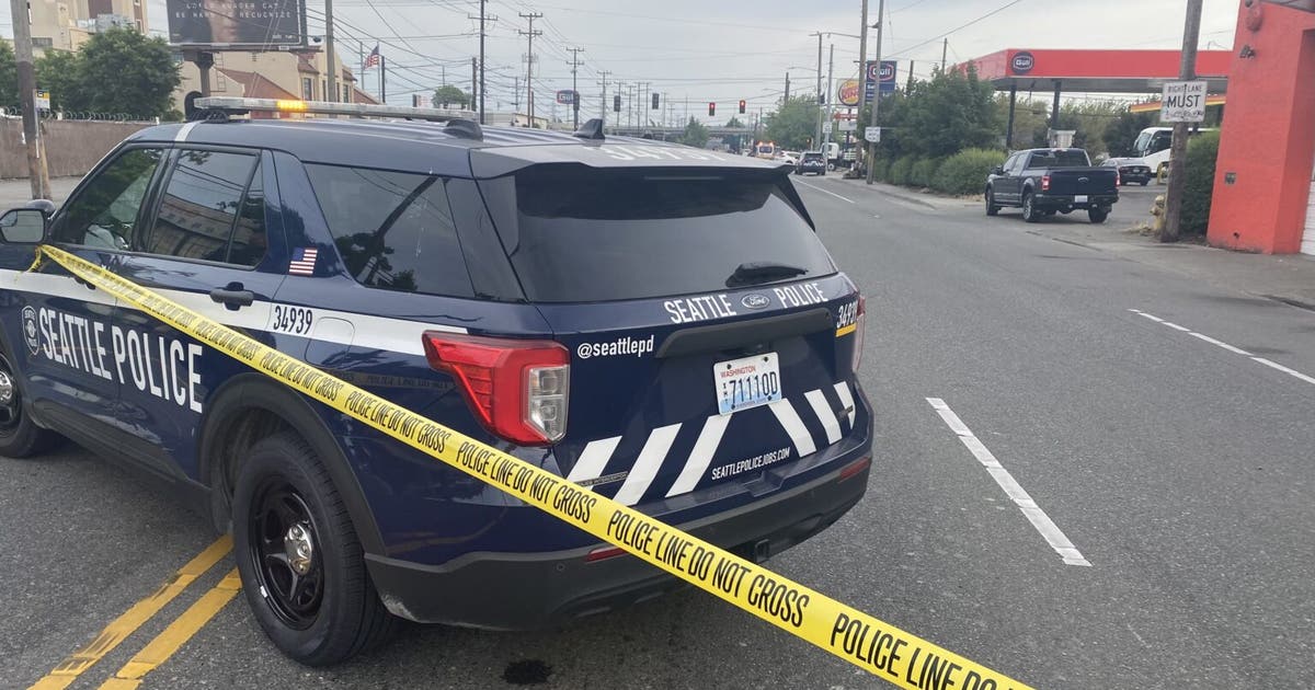 Motorcyclist killed in Seattle crash involving 3 vehicles | FOX 13 Seattle