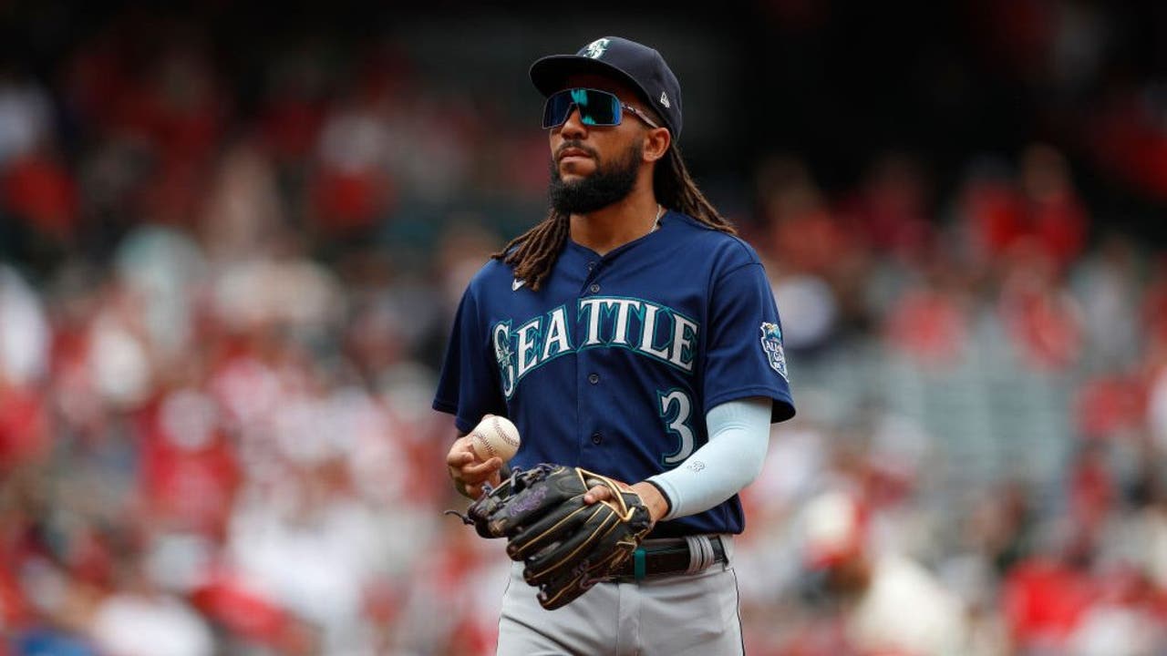 Wagging his finger at the Mariners, Cole stops the Yankees' 4-game