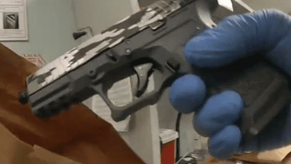 Seattle Police: Wanted man arrested after harassing people with gun outside diner