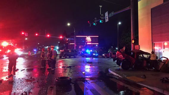 2 injured in DUI crash in Edmonds, suspect booked into jail