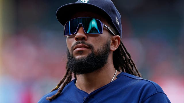 Mariners place J.P. Crawford on concussion injured list following collision