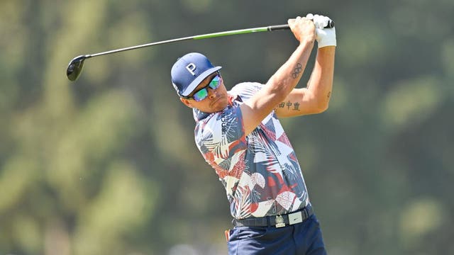Rickie Fowler’s wild ride gives him a 1-shot lead in the US Open