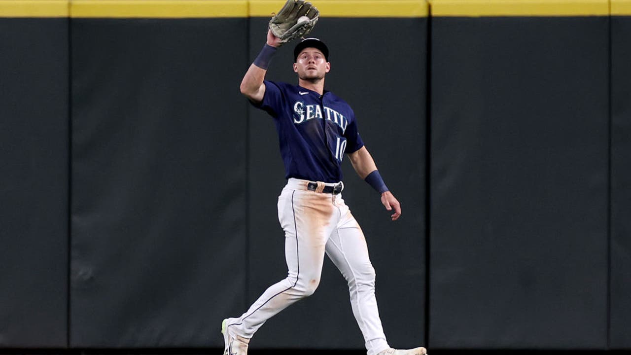 Mariners outfielder Jarred Kelenic fractures foot by kicking water