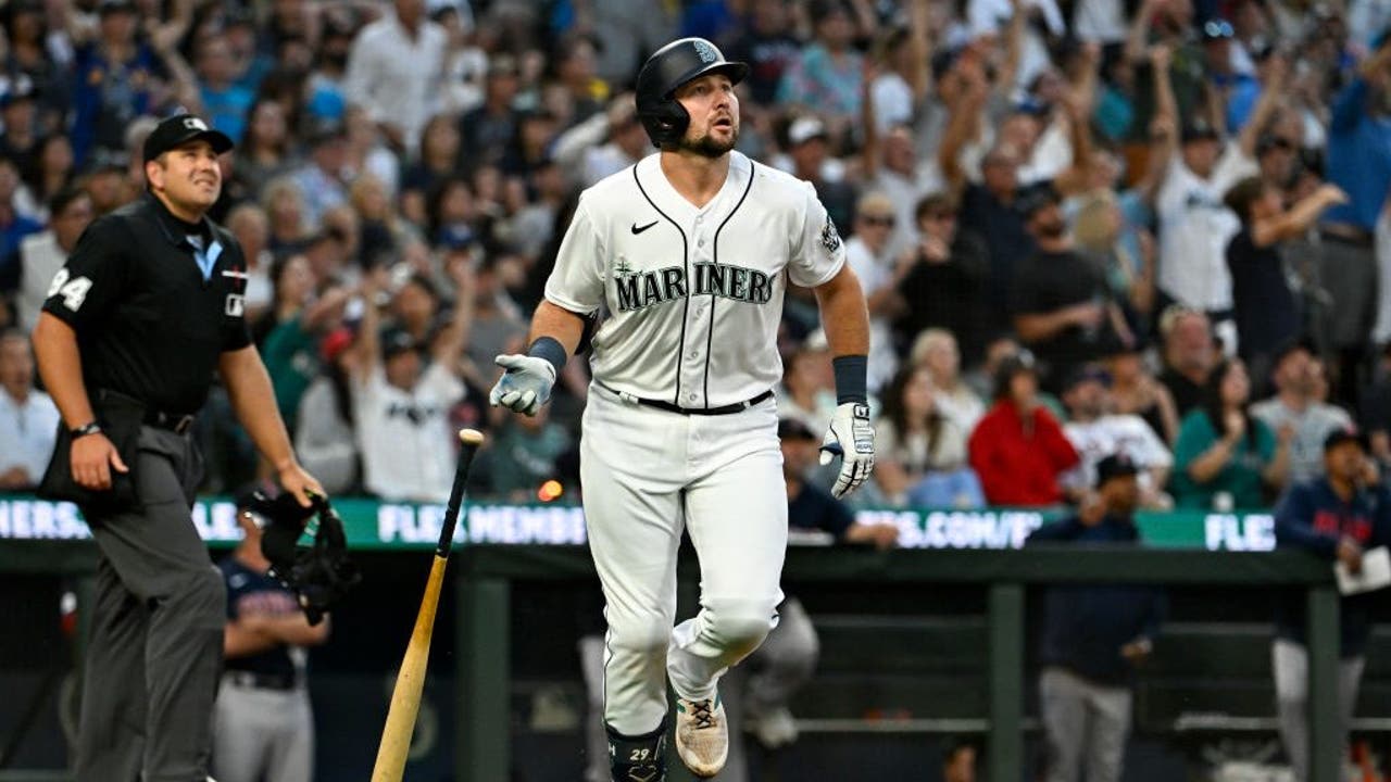 Mariners' Cal Raleigh calls out front office after season ends