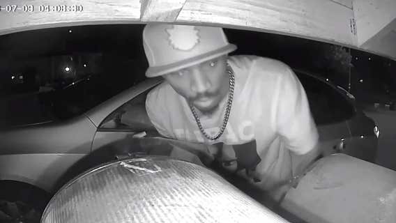 Everett Police looking for felony mail theft suspect caught on camera