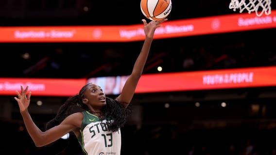 Storm snap 10-game losing streak, beat Sky 83-74