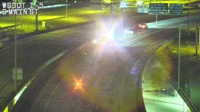 Driver suspected of DUI arrested, 3 sent to hospital after I-5 crash