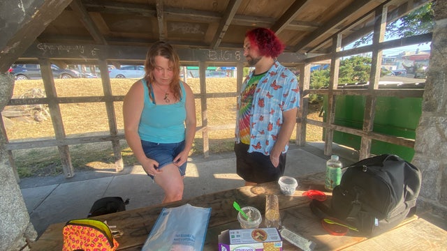 Woman fights off man who tried to break into her house, Alki Beach community discusses crime