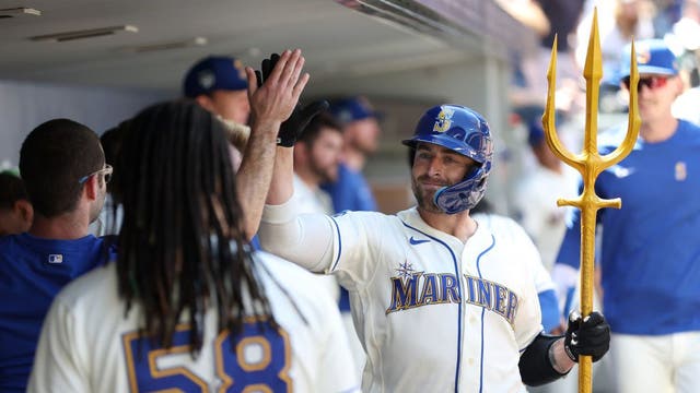 Mariners climb out of an early 5-run hole to beat the Rays 7-6