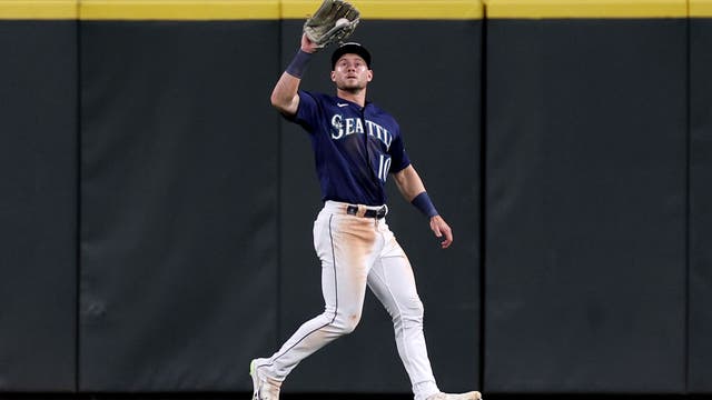 Mariners outfielder Jarred Kelenic fractures foot by kicking water cooler in dugout