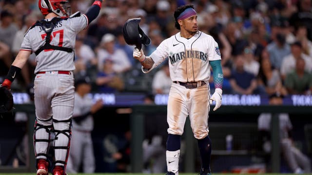 Kepler scores the go-ahead run on a passed ball in the Twins' 6-3 win over the Mariners