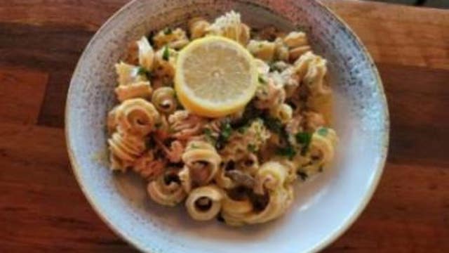 Emerald Eats: Making salmon pasta with Von's 1000 Spirits