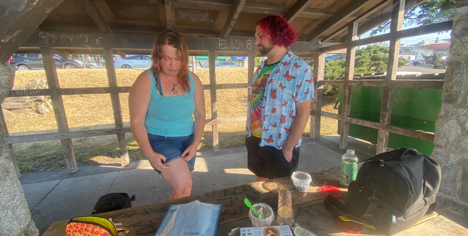 Woman fights off man who tried to break into her house, Alki Beach community discusses crime