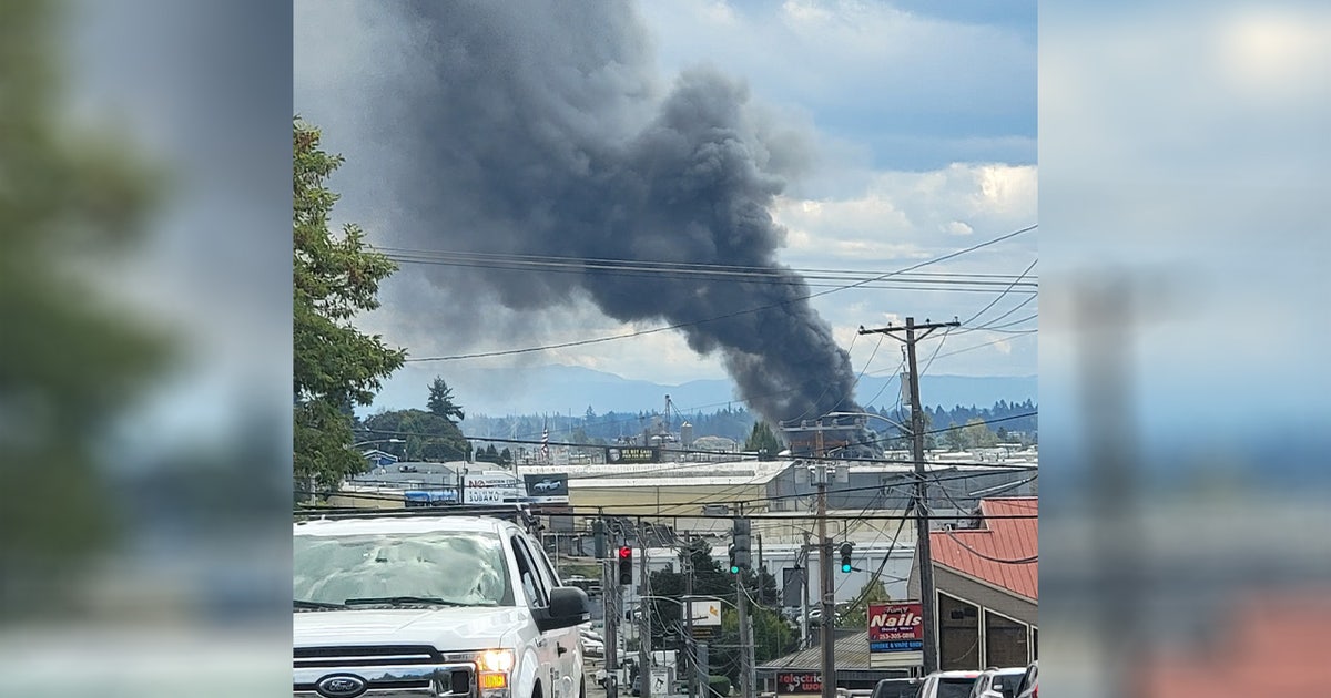 Crews battle fire at Tacoma automotive repair business | FOX 13 Seattle