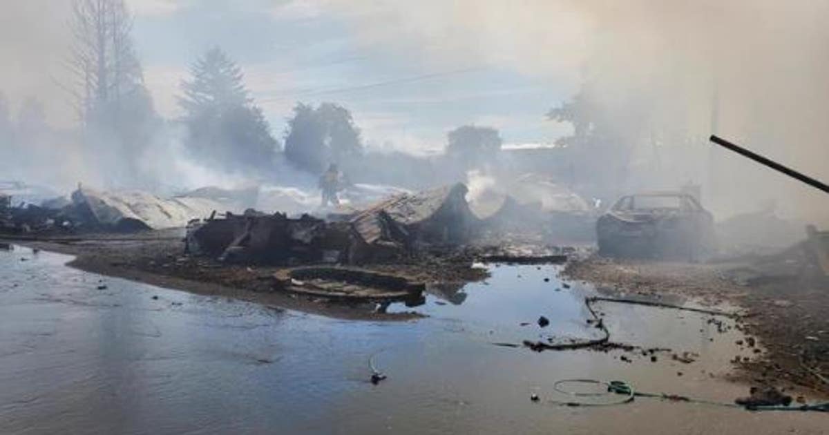 2 dead after brush fire sweeps through Lakewood mobile home park | FOX ...