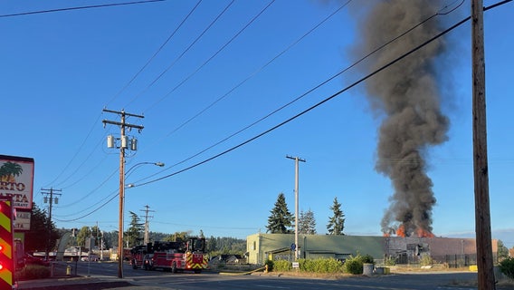 Crews battle fire at vacant business in Puyallup, investigation underway