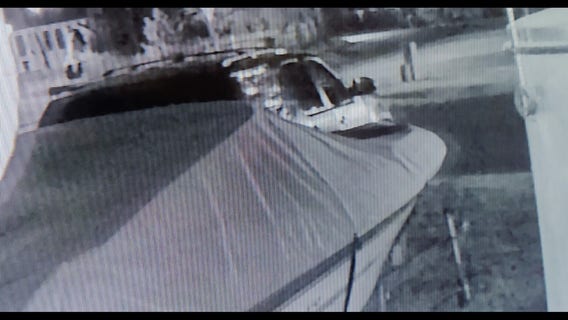 Pierce Co. Deputies seek suspects, tow trailer stolen from Spanaway